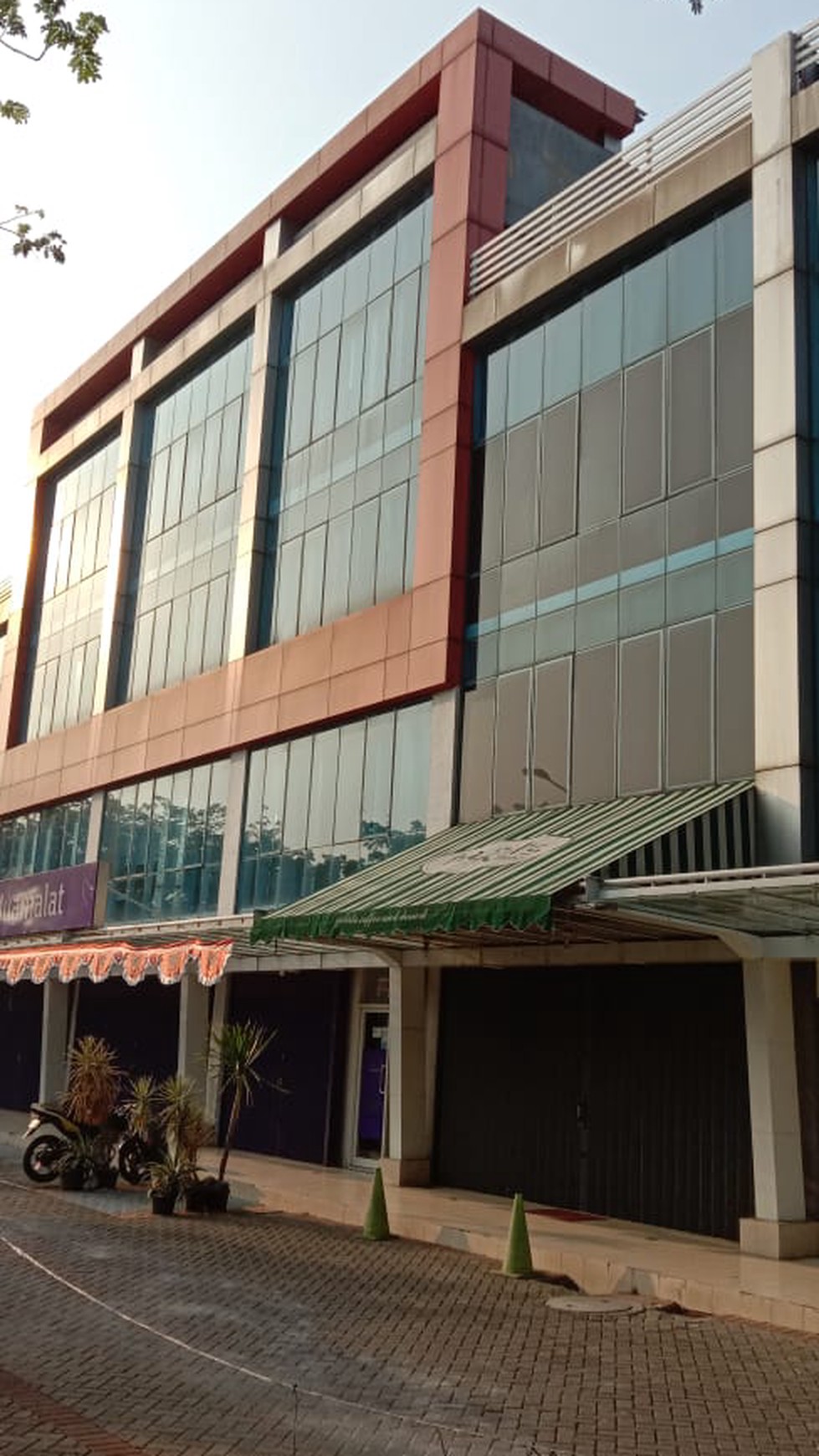 Ruko Siap Pakai, Kawasan Ramai dan Exclusive @Ruko Emerald Avenue, Bintaro