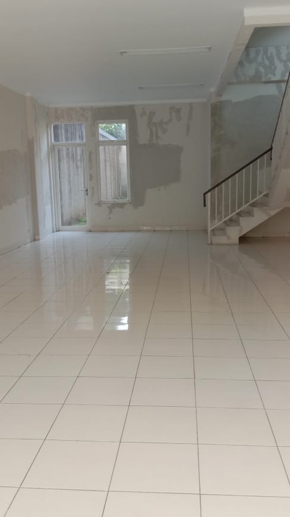 Ruko Siap Pakai, Kawasan Ramai dan Exclusive @Ruko Emerald Avenue, Bintaro