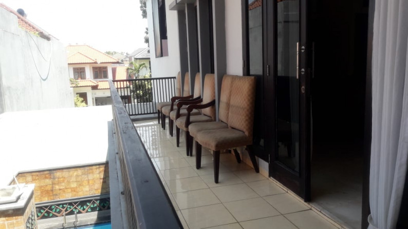 Rumah LUX ada s.pool daerah bintaro