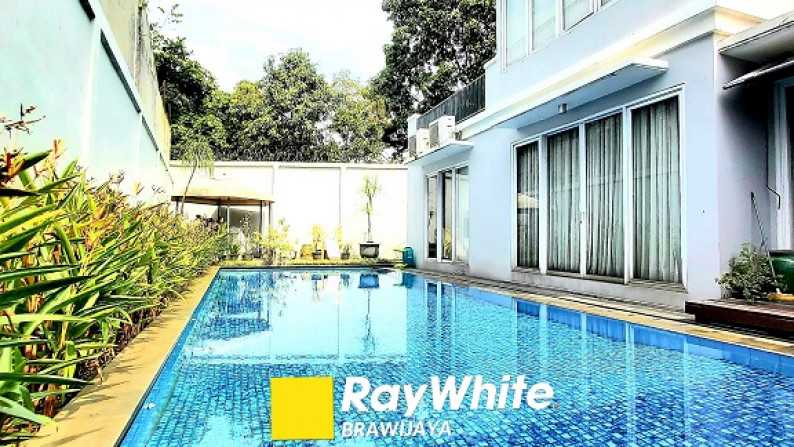 Rumah di Taman Cirendeu, Tangerang Selatan, Dalam Kompleks Perumahan, Siap Huni, Private pool, 5 BR, SHM