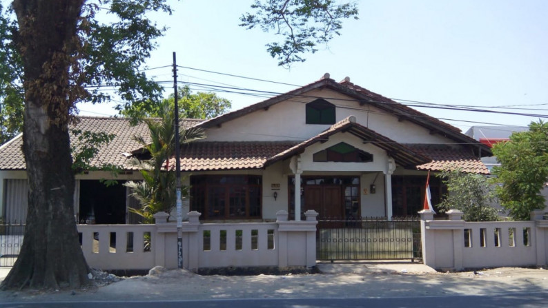 Rumah di Jalan Raya Ciparay - Majalaya . cocok untuk Usaha