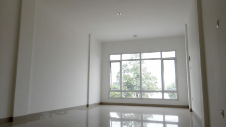 Dijual atau disewakan Ruko harga murah, lokasi strategis,depan jalan raya, harga nego siap pakai.