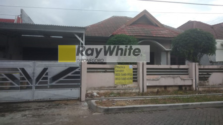 Rumah simpang darmo permai selatan