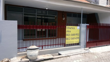 Rumah ngagel timur 1.5 lantai