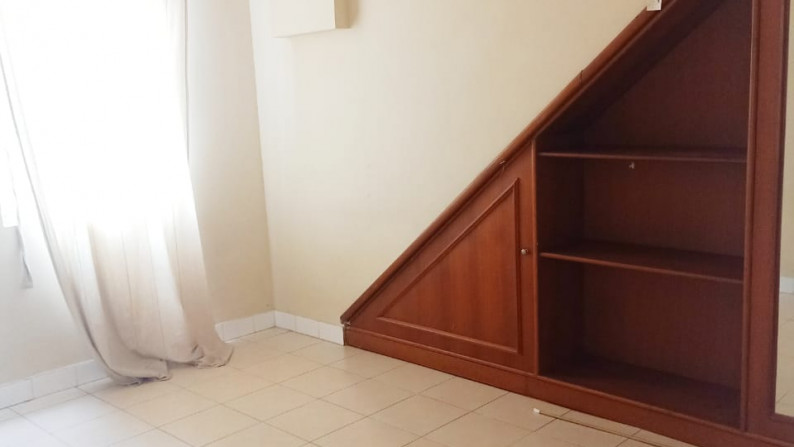 Dijual Townhouse Di Taman Hijau - Lippo Karawaci, Tangerang