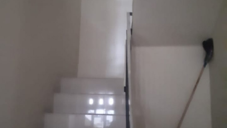 RUMAH KOST ESKLUSIF, DI DALAM PERUMAHAN GRIYA MUTIARA MAGUWOHARJO