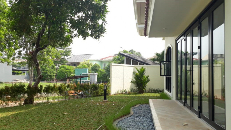 Rumah di Hook, Siap Huni, Strategis di Puspita Hill, BSD