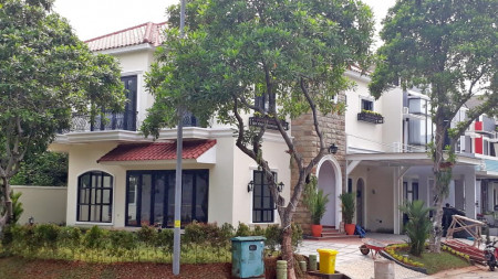 Rumah di Hook, Siap Huni, Strategis di Puspita Hill, BSD