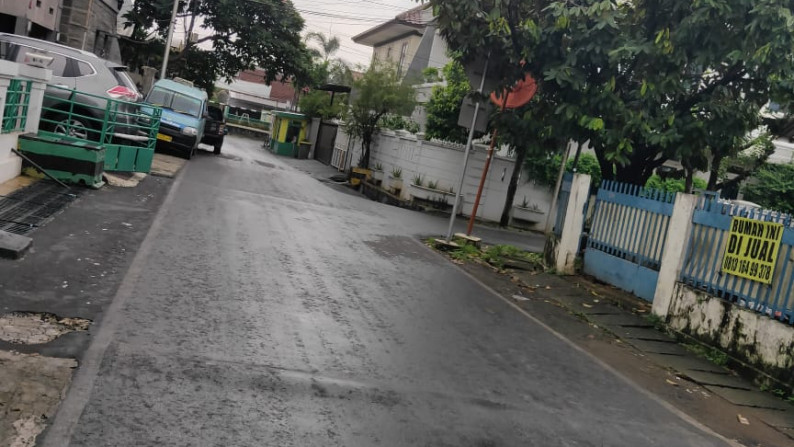 Rumah Hoek 2 lantai hitung tanah di Kayu Putih Jakarta Timur