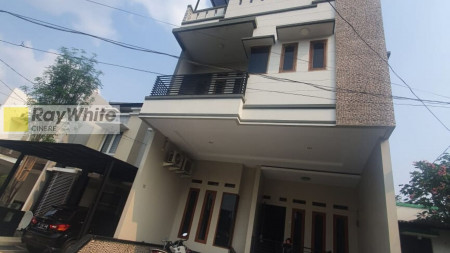 Rumah dalam cluster di Pondok Labu