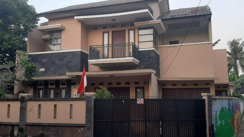 Rumah 2 lantai di pangkalan jati