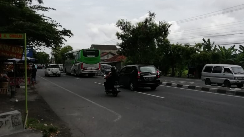 TANAH SAWAH DI JL RAYA SOLO-YOGYAKARTA KM 12
