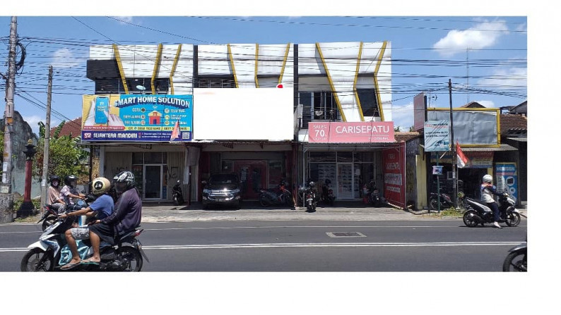 RUKO DI DEKAT KEBUN BINATANG GEMBIRALOKA, JL KUSUMANEGARA.