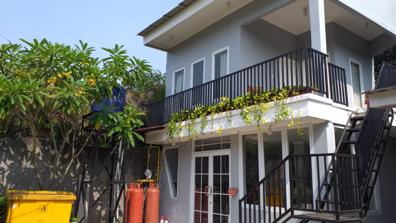 Dijual rumah hunian asri included guest house , Serua Ciputat