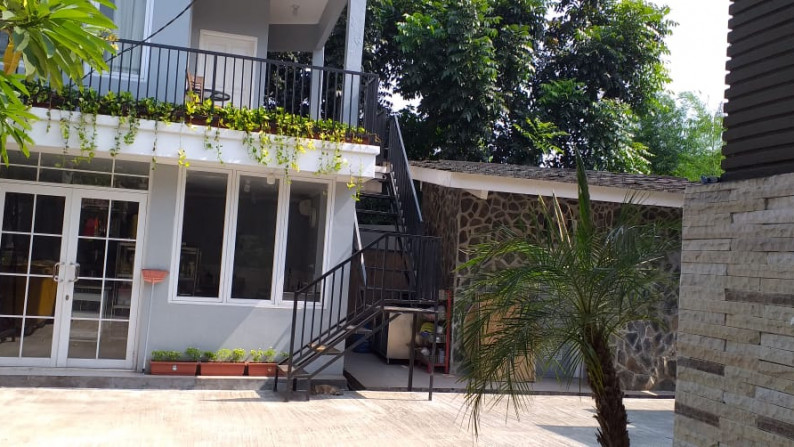 Dijual rumah hunian asri included guest house , Serua Ciputat