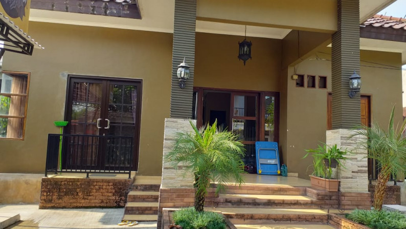 Dijual rumah hunian asri included guest house , Serua Ciputat