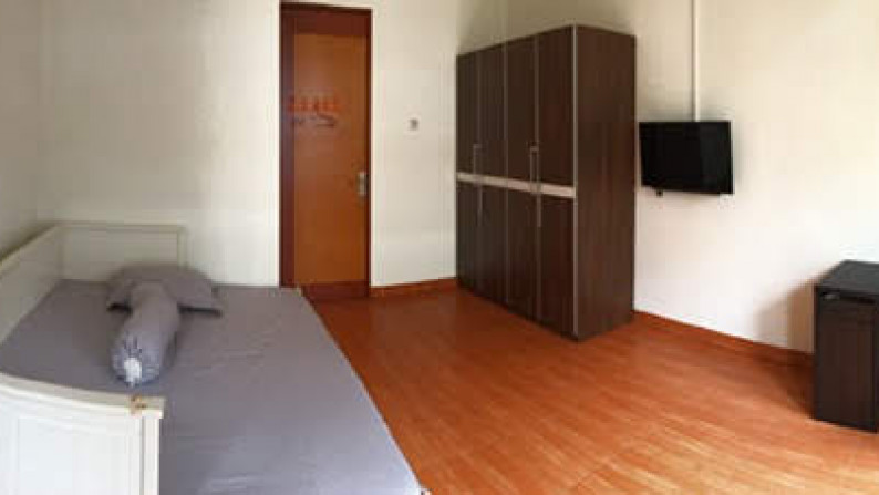 Rumah 2 lantai semi Furnished Lokasi Strategis di Pejompongan Jakarta Pusat