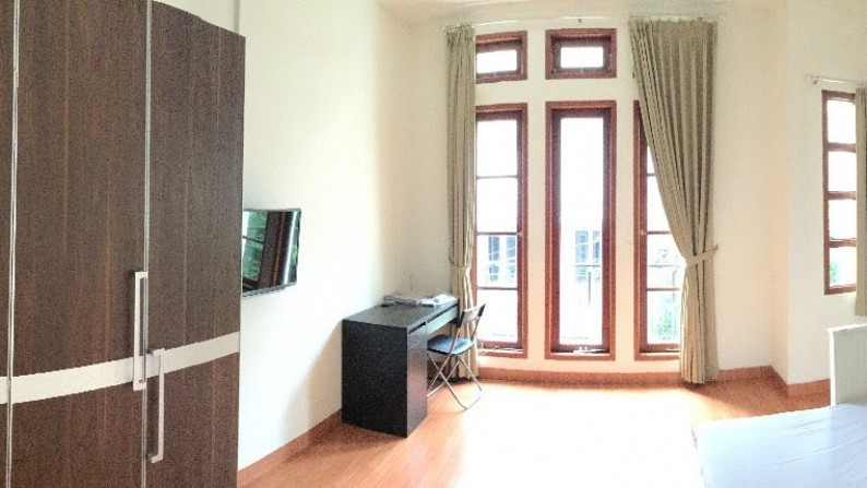 Rumah 2 lantai semi Furnished Lokasi Strategis di Pejompongan Jakarta Pusat