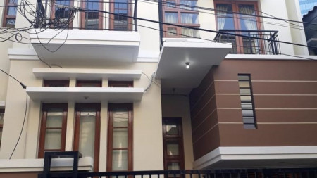 Rumah 2 lantai semi Furnished Lokasi Strategis di Pejompongan Jakarta Pusat