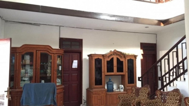 RUMAH MEWAH SEMI FURNISH, DEKAT KAMPUS AMIKOM