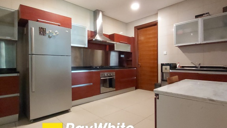 Apartemen Di Senayan City Residence, Mid Floor, Furnished, Senayan Golf View, 3 Bedrooms