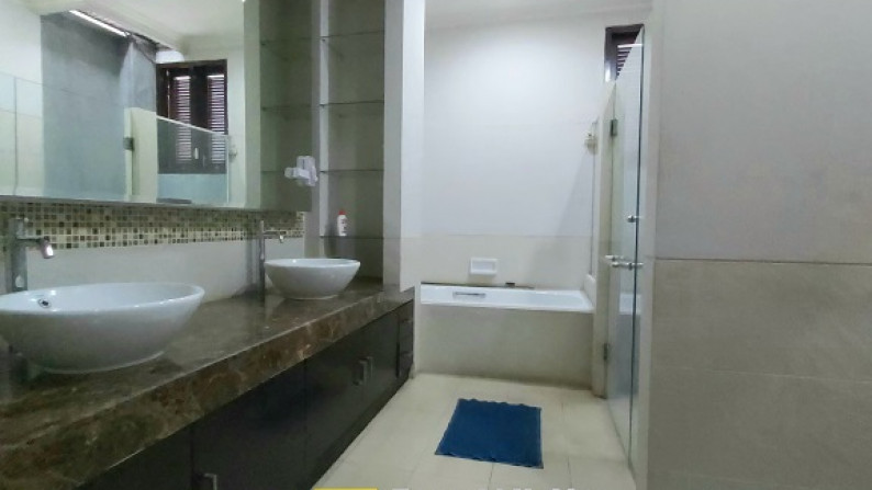 Rumah di Kebagusan Raya, Jakarta Selatan, Dekat akses tol JORR, Dalam Kompleks, Semi Furnished, 4 BR