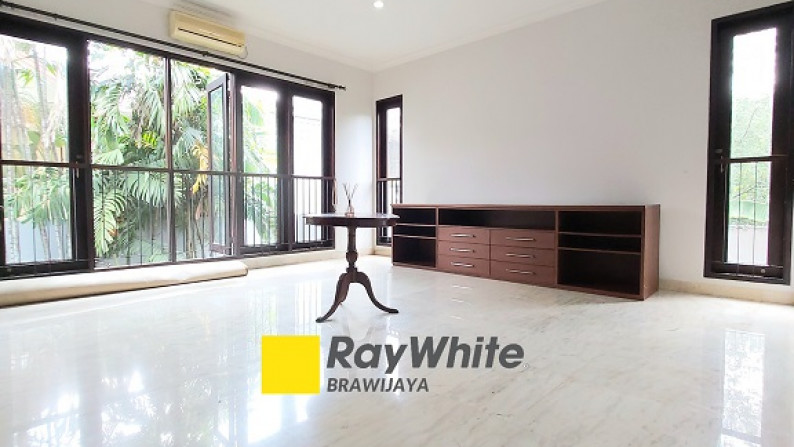 Rumah di Kebagusan Raya, Jakarta Selatan, Dekat akses tol JORR, Dalam Kompleks, Semi Furnished, 4 BR