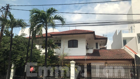 Disewakan Rumah Huk di Sunrise Garden Jakarta Barat