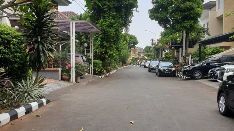 Rumah Kondisi Apa Adanya, Lingkungan Nyaman dan Asri @Cikini, Bintaro