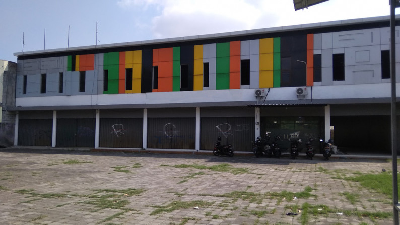 RUKO 2 LANTAI, LOKASI STRATEGIS, DI PINGGIR RINGROAD UTARA