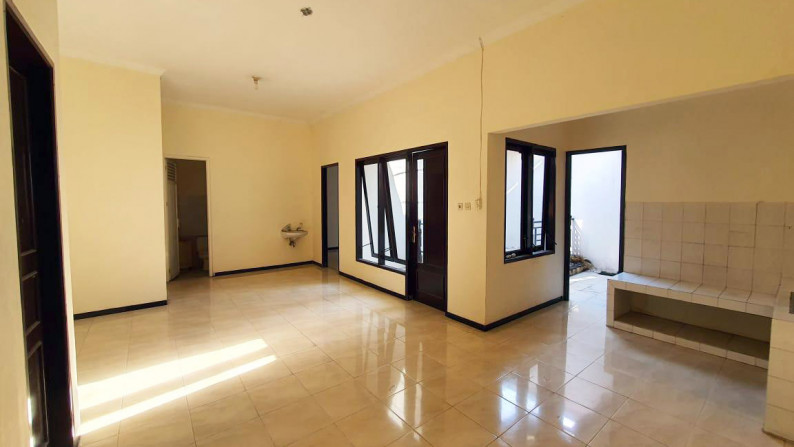 Jual Rumah 1 Lantai, Bagus + Terawat, Row Jalan depan Lebar + Paving, Siap Huni - TAN -