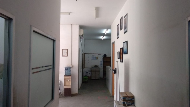 [ Gudang Hoek Jababeka Jl Industri Selatan Luas 2688m2 ]