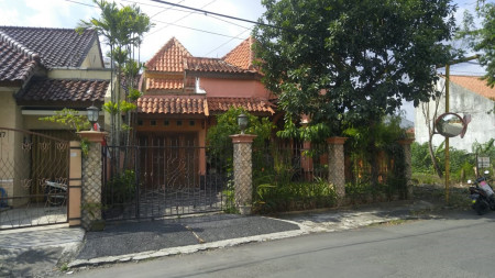 RUMAH MEWAH DENGAN SENTUHAN KHAS BALI , DEKAT KAMPUS UGM