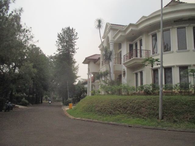 disewa rumah strategis, asri tengah kota banyak penghijauan bebas banjir murah, siap huni, taman giri loka bsd city