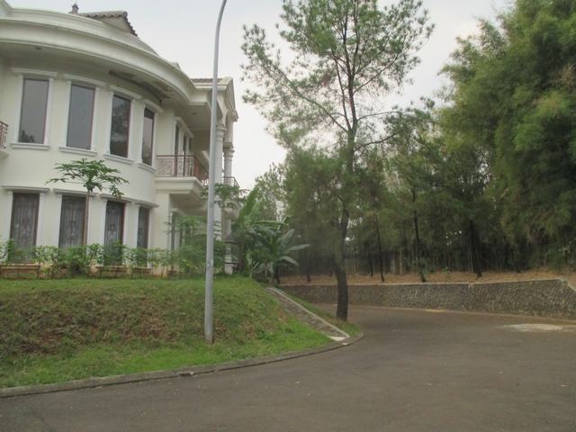 disewa rumah strategis, asri tengah kota banyak penghijauan bebas banjir murah, siap huni, taman giri loka bsd city