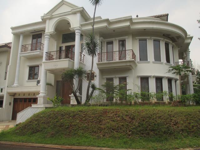 disewa rumah strategis, asri tengah kota banyak penghijauan bebas banjir murah, siap huni, taman giri loka bsd city