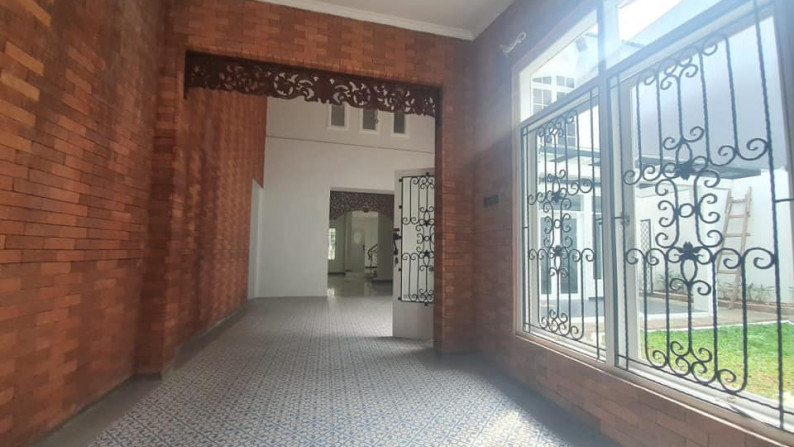 Dijual Rumah Cantik Di Villa Cinere Mas