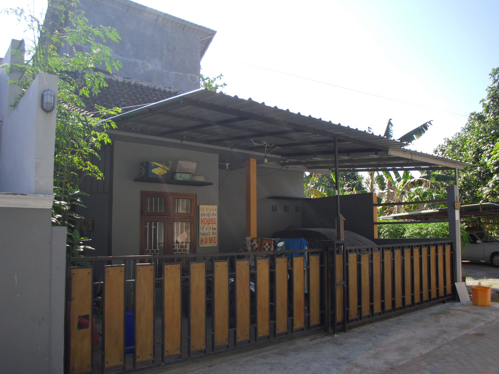 RUMAH CANTIK DESAIN MINIMALIS, DI NGESTIHARJO, BARAT UNIVERSITAS PGRI