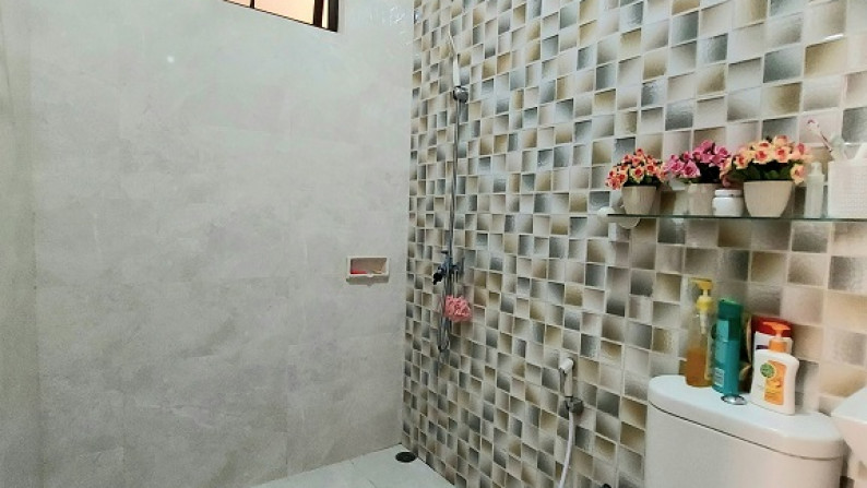 Rumah di Legenda Wisata Cibubur, Siap Huni, Semi Furnished, 3 BR, SHM