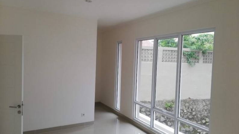 dijual cepat rumah di latigo village paramount gading serpong renovasi siap huni