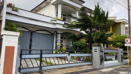 RUMAH MEWAH DALAM PERUMAHAN GRIYA MAHKOTA, DEKAT JL GODEAN