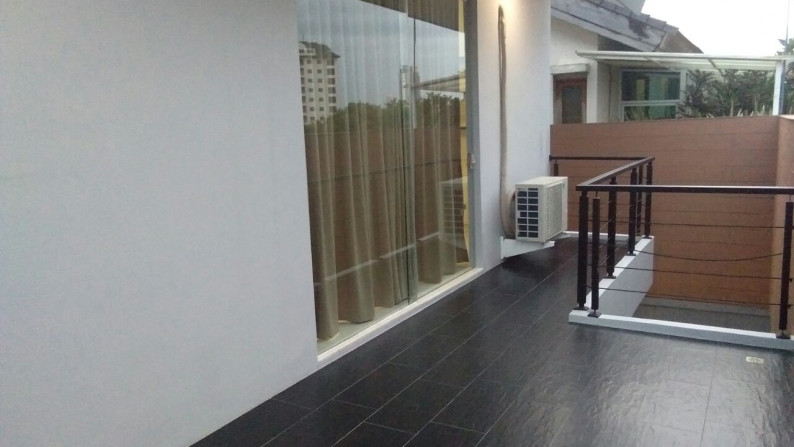 FOR SALE&#9642;&#65038;RENT Rumah lokasi di Komplek Kemang Sovereign