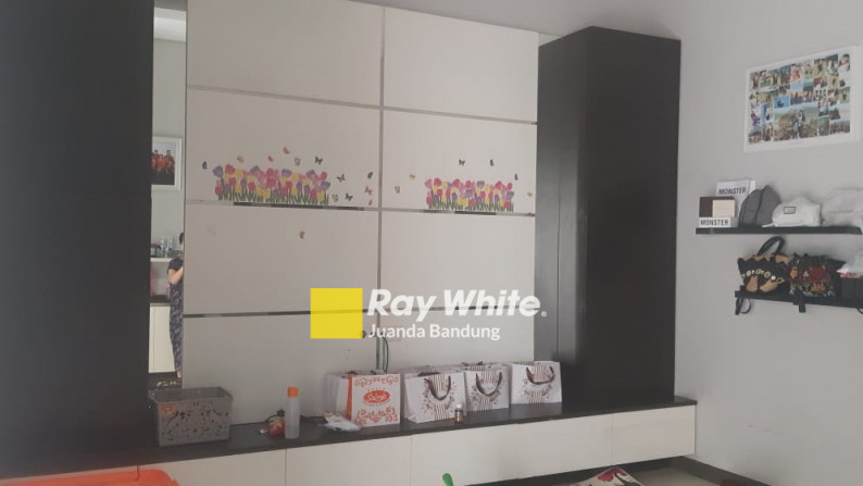 Rumah Semi-furnished di Kota Baru Parahyangan