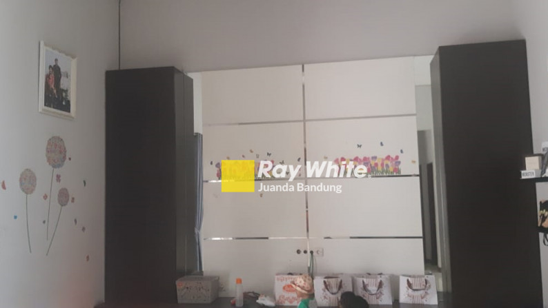 Rumah Semi-furnished di Kota Baru Parahyangan