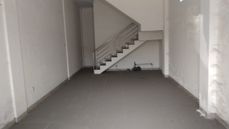 RUKO 3 LANTAI, COCOK UNTUK KANTOR, DI JL GODEAN, SLEMAN