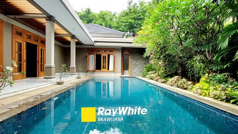 Rumah Mewah di Kebayoran Baru, Jakarta Selatan, Hadap Selatan, Lokasi Strategis, Private Pool, SHM