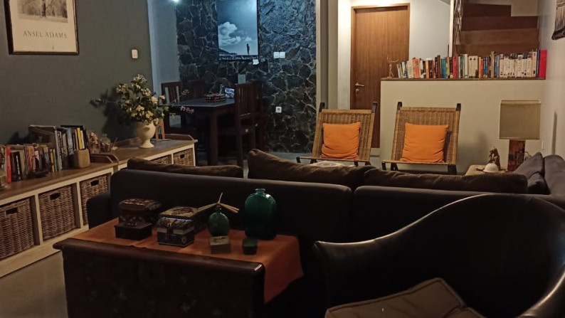 Rumah Unik Di Komplek Cirendeu, Ciputat #NV