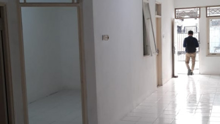 Dijual 2 rumah siap huni luas 249m2 di Haji Nawi II Gandaria