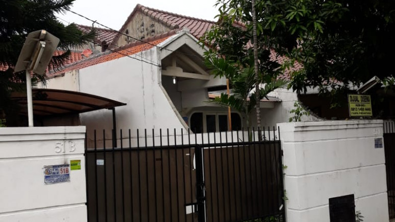 Dijual 2 rumah siap huni luas 249m2 di Haji Nawi II Gandaria