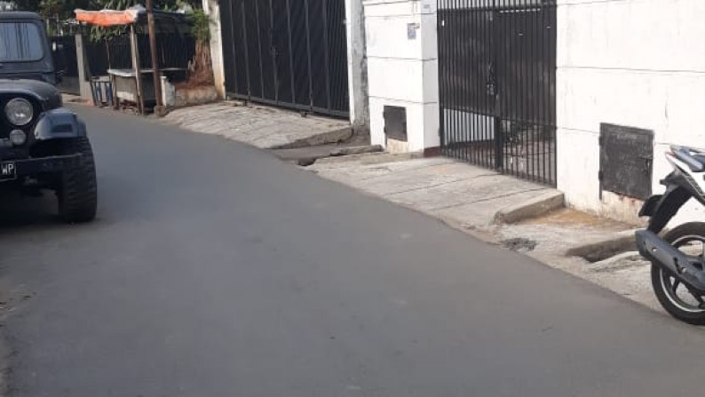 Dijual 2 rumah siap huni luas 249m2 di Haji Nawi II Gandaria